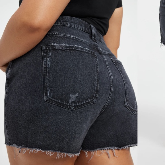 Good American “Good 90s shorts” - Picture 2 of 4